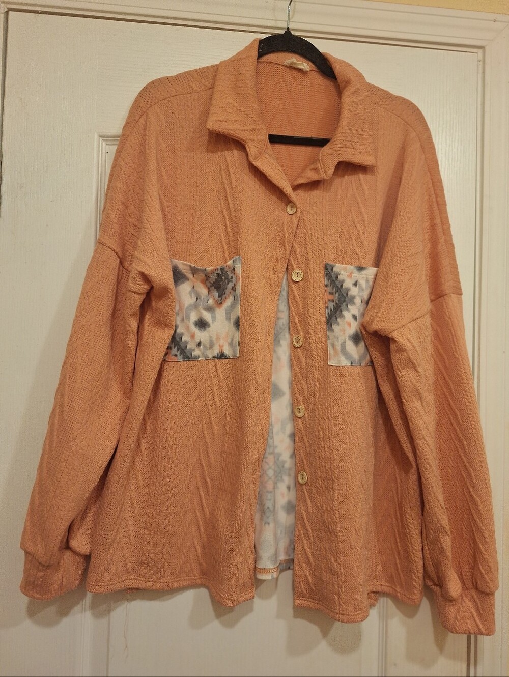Lovely Melody 2X Relaxed Button-Front Women’s Top inPeach with Patterned Pockets